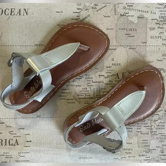 Saltwater T-Strap Sandals Size 10
Silver NWOB - Picture 1 of 5